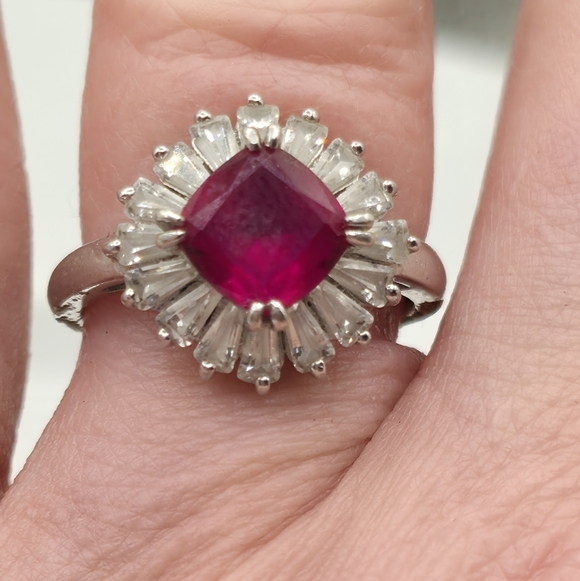 Stunning Designer  Ruby Ring - Picture 4 of 7